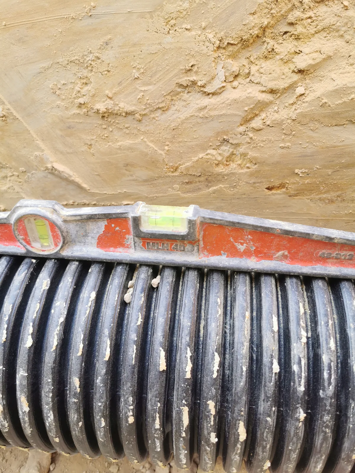 Comprobación de la pendiente del conducto de un pozo canadiense en Cartagena