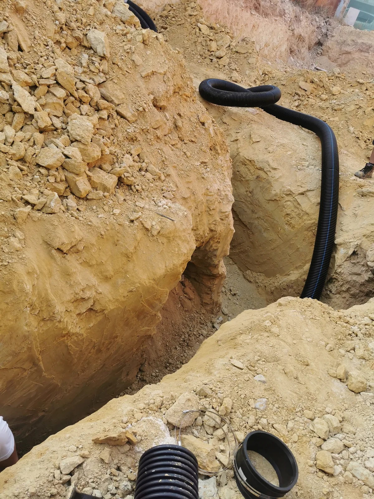 Excavación para instalación de pozo canadiense de 75 m en Cartagena, Murcia